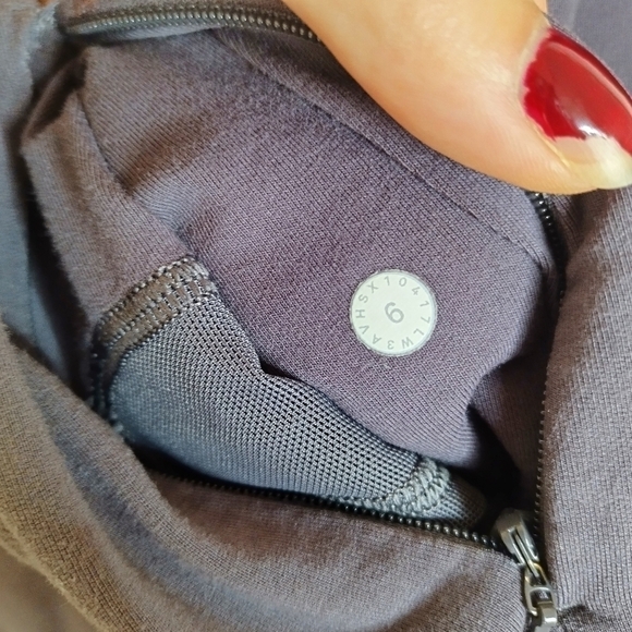 Lululemon Twisted And Tucked Pullover Black Run Soft Hoodie long sleeve sz 6 - Picture 7 of 8